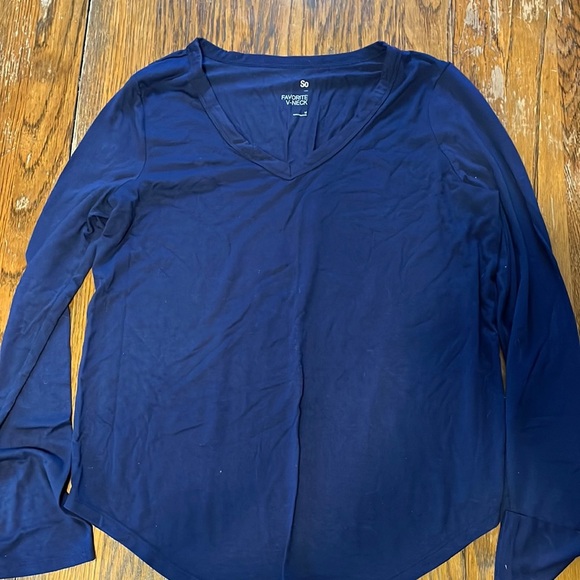 ⭐️Women’s v-neck Long Sleeve Tee - Picture 1 of 2